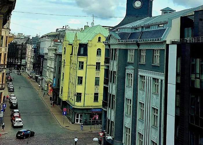 Perfectly Central Apartment 5 Min To Old Town & Art Noveau.
